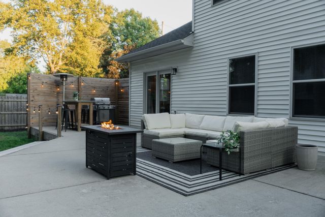 427 Lamoreaux Drive Nw, Alpine Twp, MI 49321