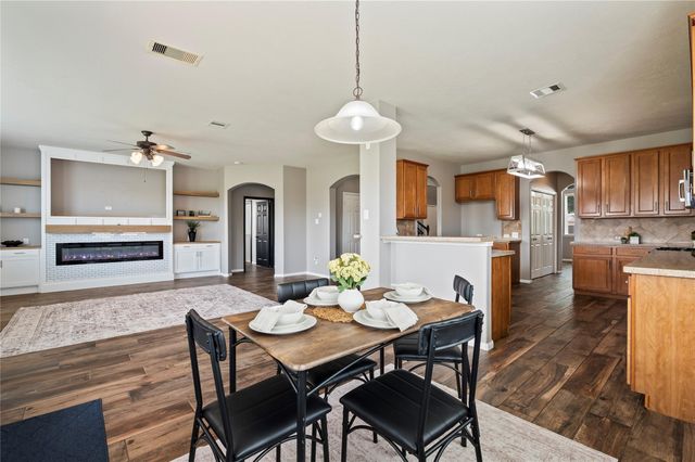 9611 Indian Trail, Mont Belvieu, TX 77523