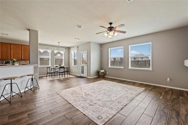 9611 Indian Trail, Mont Belvieu, TX 77523