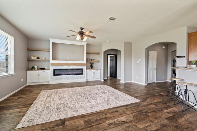 9611 Indian Trail, Mont Belvieu, TX 77523