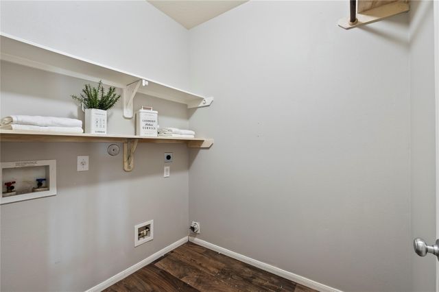 9611 Indian Trail, Mont Belvieu, TX 77523