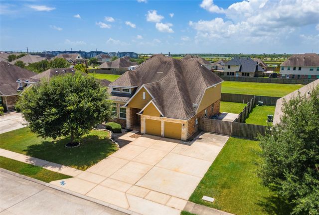 9611 Indian Trail, Mont Belvieu, TX 77523