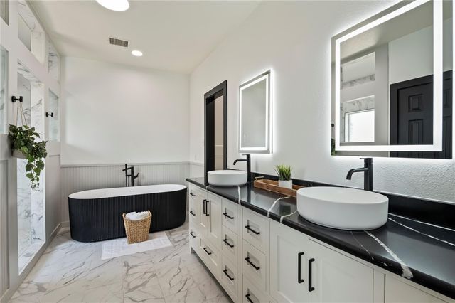 9611 Indian Trail, Mont Belvieu, TX 77523