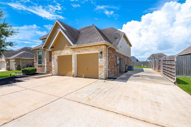 9611 Indian Trail, Mont Belvieu, TX 77523