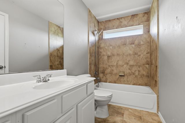 9611 Indian Trail, Mont Belvieu, TX 77523