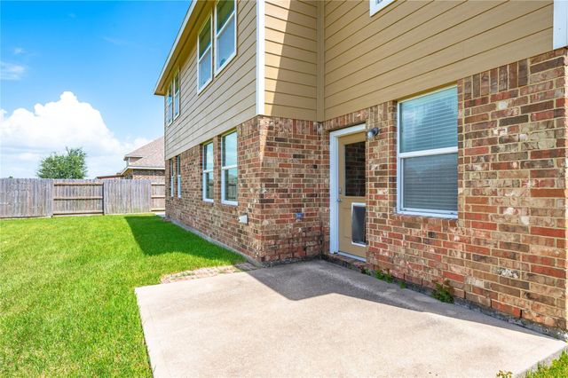 9611 Indian Trail, Mont Belvieu, TX 77523