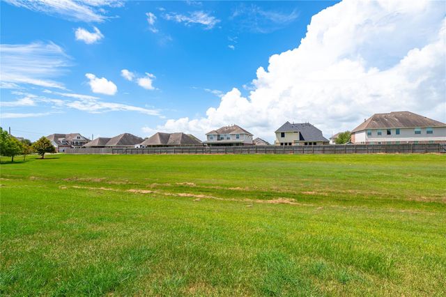 9611 Indian Trail, Mont Belvieu, TX 77523
