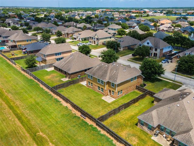 9611 Indian Trail, Mont Belvieu, TX 77523