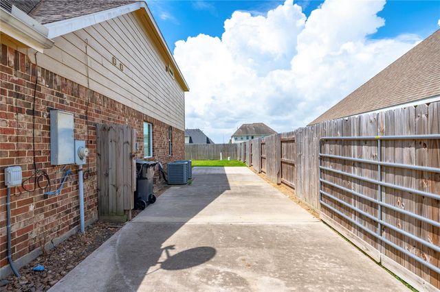9611 Indian Trail, Mont Belvieu, TX 77523
