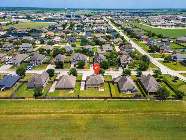 9611 Indian Trail, Mont Belvieu, TX 77523