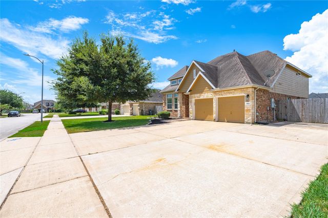 9611 Indian Trail, Mont Belvieu, TX 77523