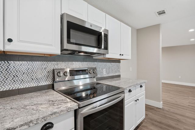 332 S Sealy Avenue, Justin, TX 76247