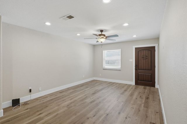 332 S Sealy Avenue, Justin, TX 76247