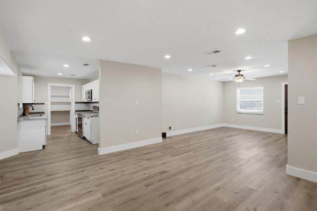 332 S Sealy Avenue, Justin, TX 76247