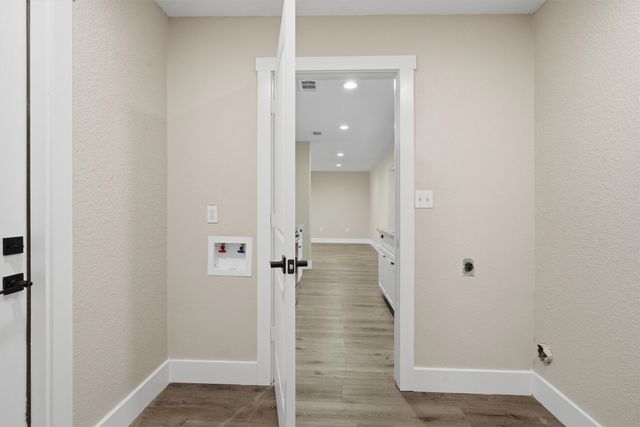 332 S Sealy Avenue, Justin, TX 76247