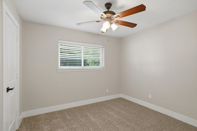 332 S Sealy Avenue, Justin, TX 76247