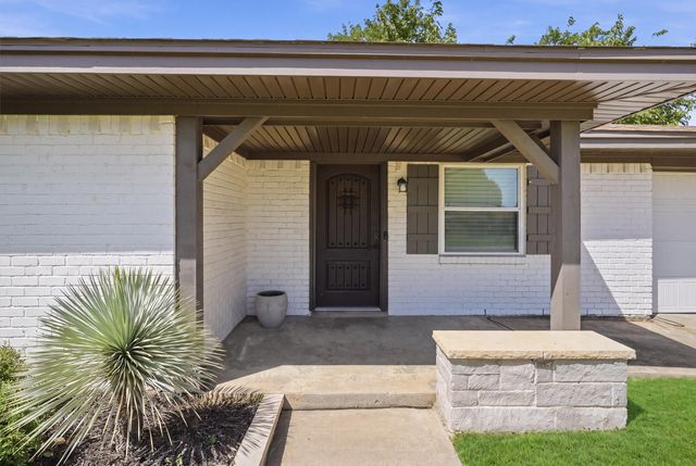 332 S Sealy Avenue, Justin, TX 76247