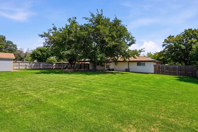 332 S Sealy Avenue, Justin, TX 76247
