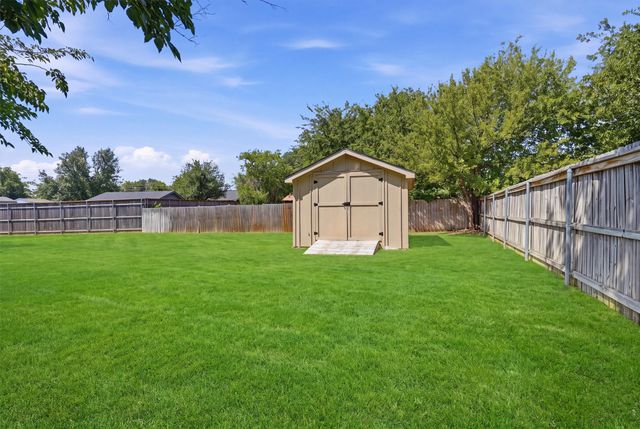 332 S Sealy Avenue, Justin, TX 76247
