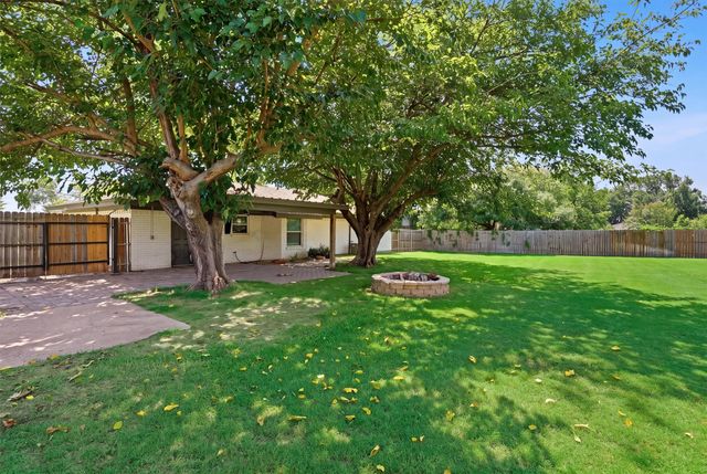 332 S Sealy Avenue, Justin, TX 76247