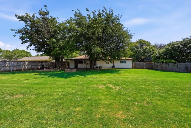 332 S Sealy Avenue, Justin, TX 76247