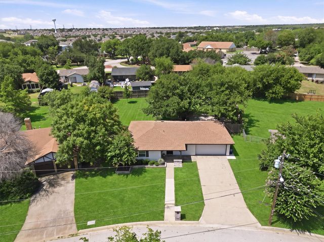 332 S Sealy Avenue, Justin, TX 76247