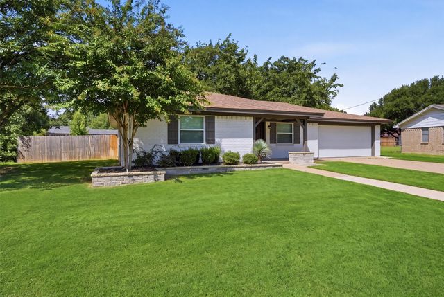 332 S Sealy Avenue, Justin, TX 76247