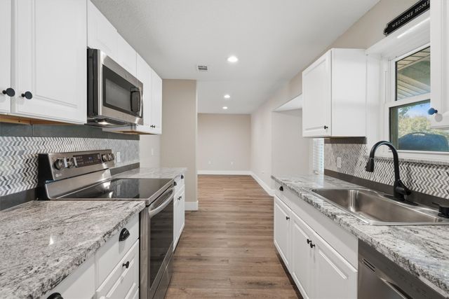 332 S Sealy Avenue, Justin, TX 76247