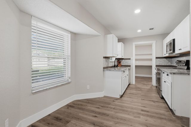 332 S Sealy Avenue, Justin, TX 76247