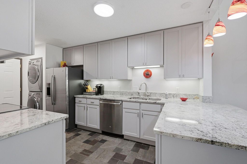 2336 19th Avenue NE, Minneapolis, MN 55418 — photo 2