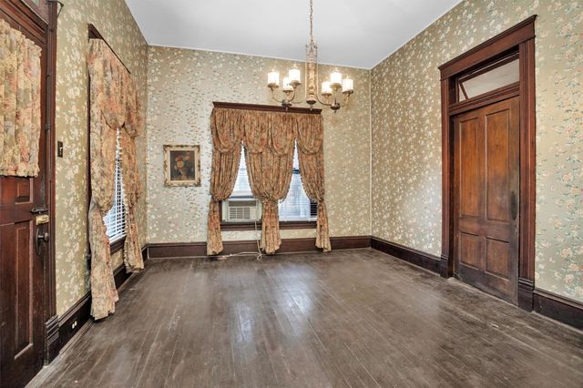 311 E Colorado Street, La Grange, TX 78945