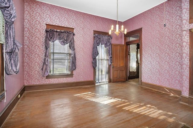 311 E Colorado Street, La Grange, TX 78945