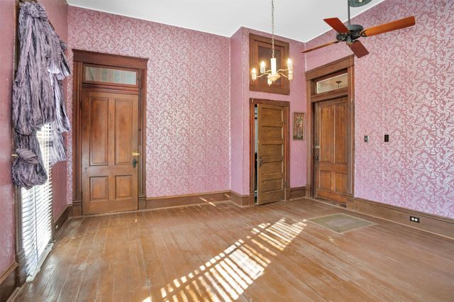 311 E Colorado Street, La Grange, TX 78945