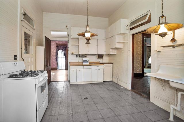 311 E Colorado Street, La Grange, TX 78945