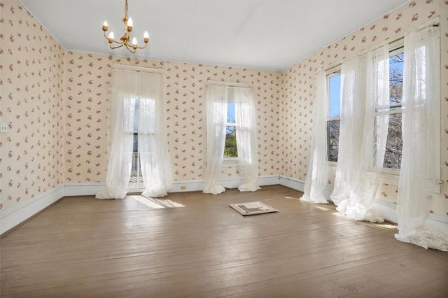 311 E Colorado Street, La Grange, TX 78945