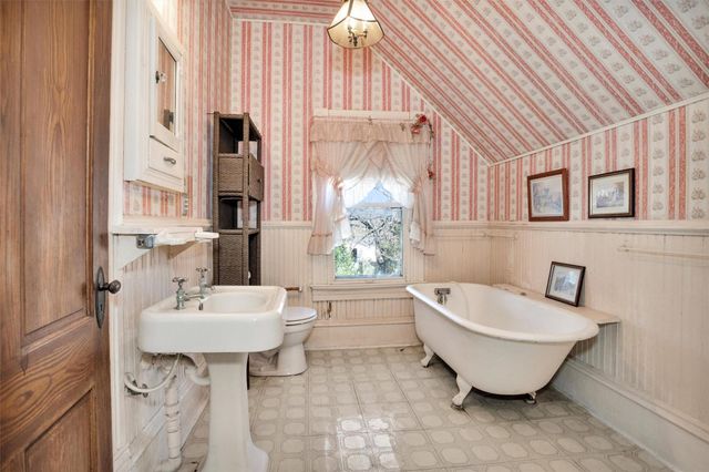 311 E Colorado Street, La Grange, TX 78945