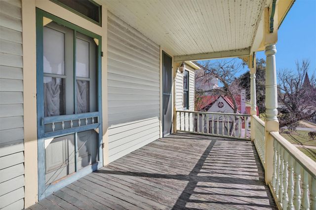 311 E Colorado Street, La Grange, TX 78945