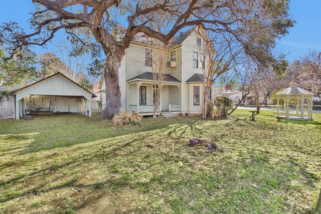 311 E Colorado Street, La Grange, TX 78945
