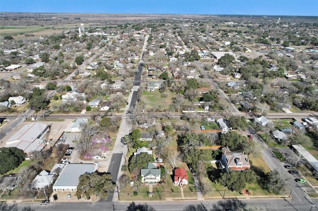 311 E Colorado Street, La Grange, TX 78945