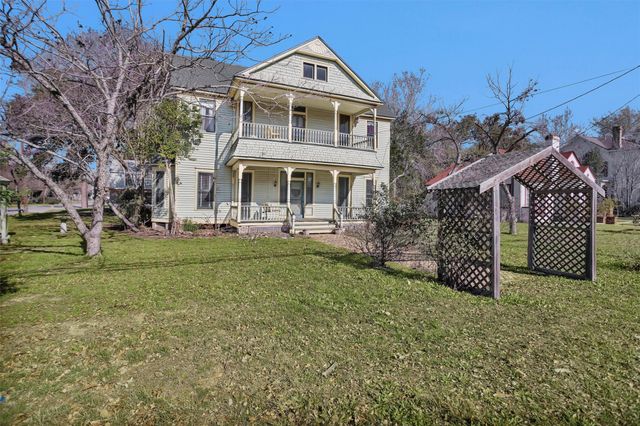 311 E Colorado Street, La Grange, TX 78945