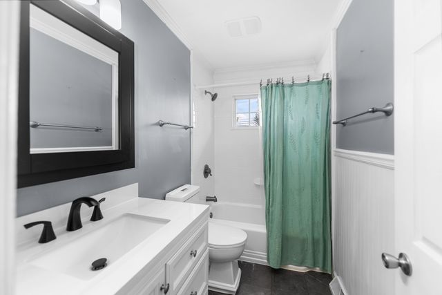 2425 W 46th Street, Davenport, IA 52806