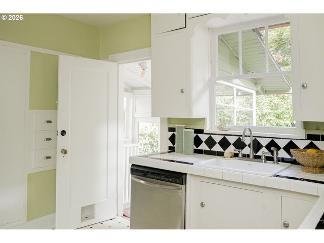 4124 Ne 81ST Ave, Portland, OR 97218