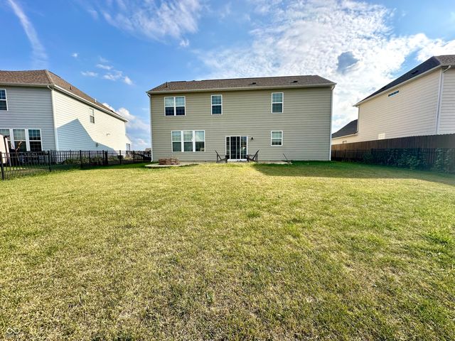 6162 Crabapple Drive, Whitestown, IN 46075