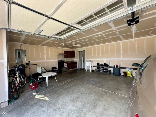 6162 Crabapple Drive, Whitestown, IN 46075