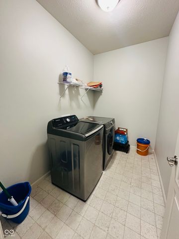 6162 Crabapple Drive, Whitestown, IN 46075