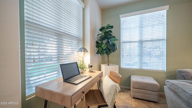 4732 E PORTOLA VALLEY Drive 102, Gilbert, AZ 85297