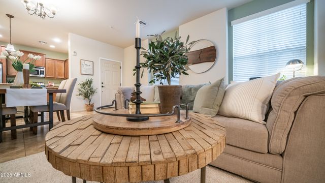 4732 E PORTOLA VALLEY Drive 102, Gilbert, AZ 85297