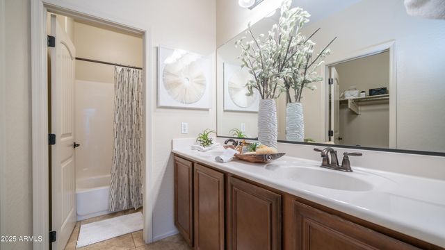 4732 E PORTOLA VALLEY Drive 102, Gilbert, AZ 85297