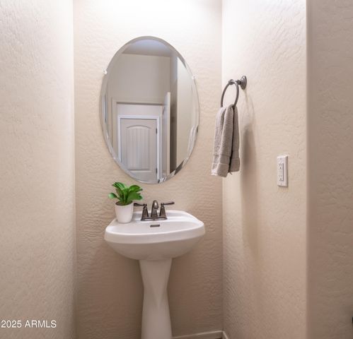 4732 E PORTOLA VALLEY Drive 102, Gilbert, AZ 85297