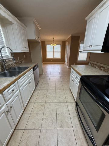 8 Ragan Court, Searcy, AR 72143
